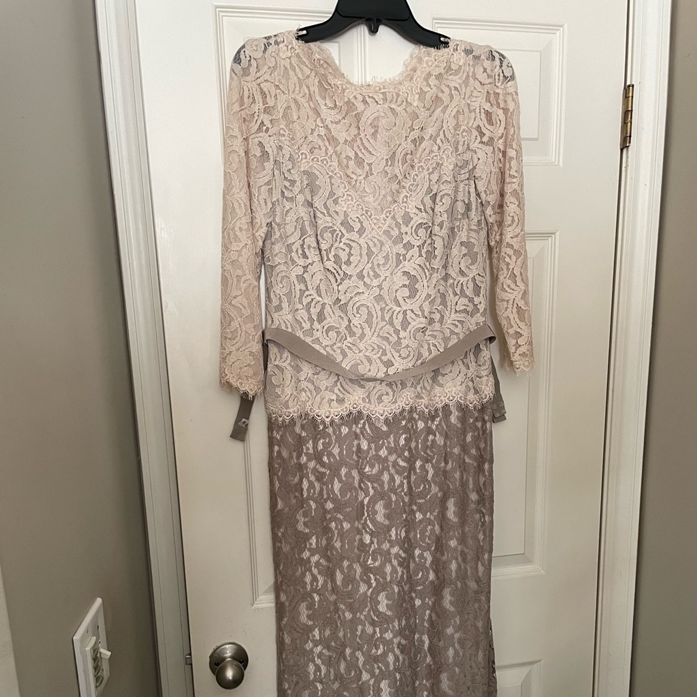 2 tone floral lace scallop hem belted gown. Worn once. Long Sze 12. 3/4 sleeve.